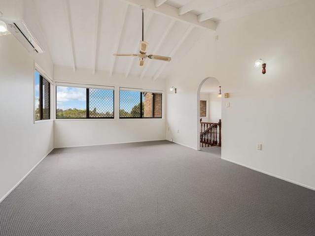 DUAL LIVING OPPORTUNITY!