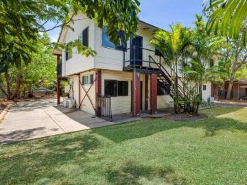 Dual Living Opportunity | 5 Bedrooms | Ideal for Large or Extended Families