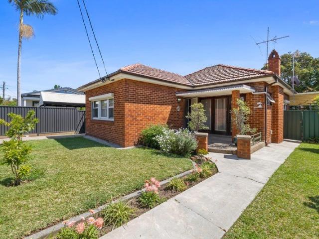 Dual Living Opportunity with Modern Comfort & Flexible Family Appeal