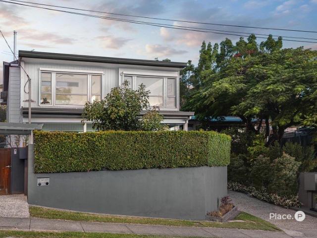 Dual Living Opportunity in Immaculate Condition