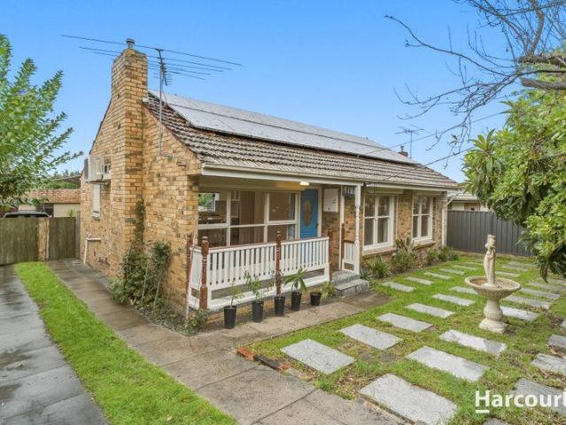 Prime Preston Living Just Minutes' Walk to Northland Shopping Centre