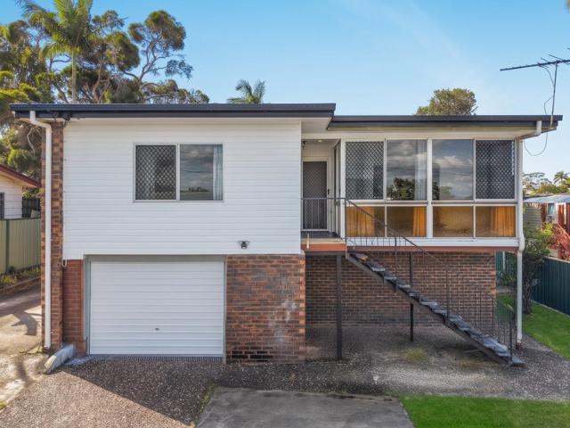 DUAL LIVING OPPORTUNITY LARGE FAMILY HOME
