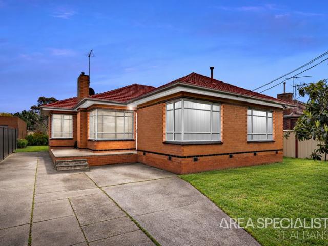Dual Living Opportunity on 649m² in a Prime St Albans Location