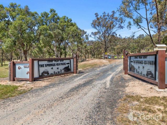 DUAL LIVING OPPORTUNITY ON ACREAGE 2 HOMES ON ONE TITLE!