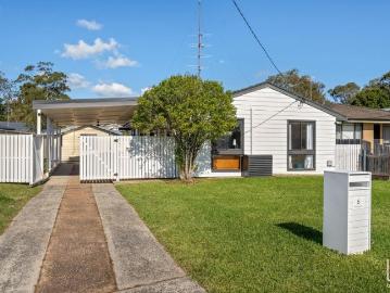 Dual living or home office opportunity