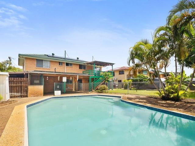 Dual living potential 2 minutes walking to Woolworth