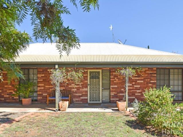 Dual Living Potential, Generous Proportions!