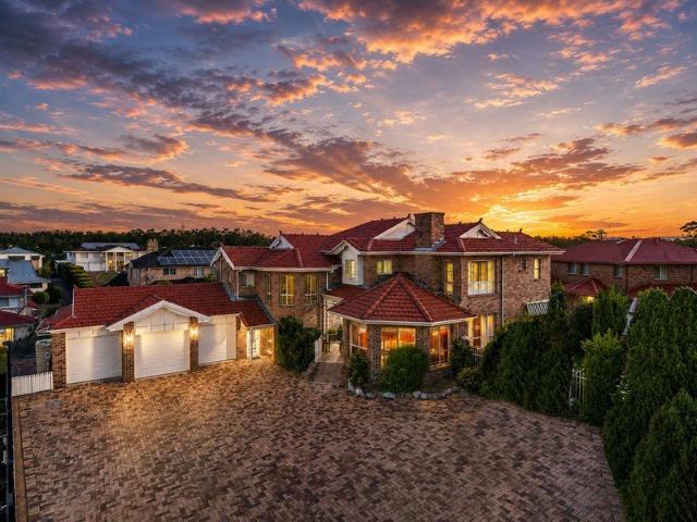 Dual Living Potential in a Prestigious Bridgeman Downs Estate