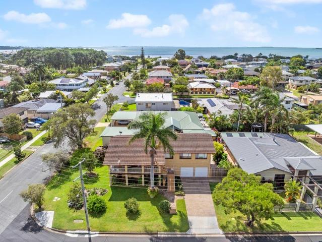 Dual Living Potential Just Moments from the Waterfront