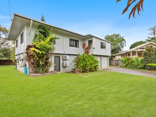 DUAL LIVING POTENTIAL ON A HUGE 990m² BLOCK WITH SHED, SOLAR & SIDE ACCESS