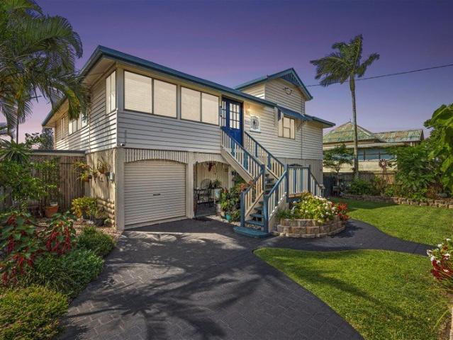 Dual Living Queenslander Tropical Oasis in Maryborough