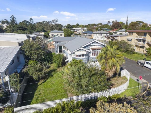 Dual Living Renovator with Expansive Floorplan