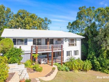 Dual living, seaviews and a large block