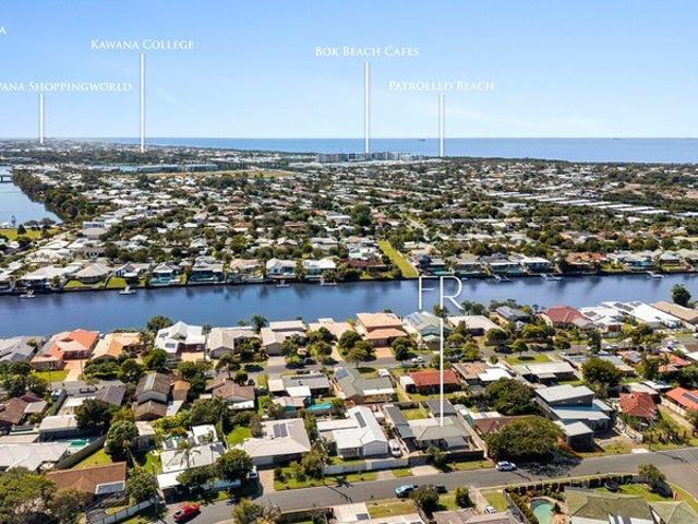 DUAL LIVING, SERIOUS PARKING & SO MUCH POTENTIAL!