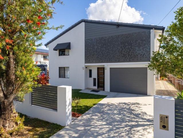 Dual living, side access, big shed walk to water