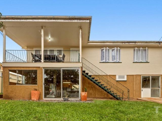 Dual Street Access with Endless Potential in the Mansfield Catchment