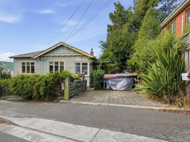 Dual street access with multiple tenancies renovate or detonate within minutes to General Hospital Precinct