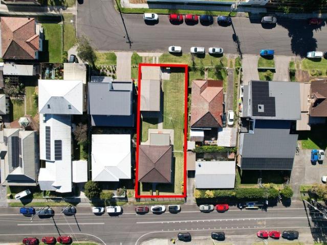 Dual Street Frontage Opportunity