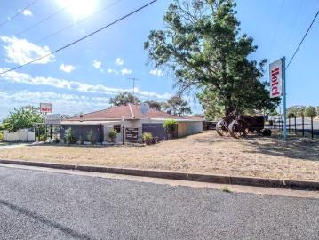 Dual Title Opportunity Fully Equipped Country Hotel & 3 Bedroom Residence