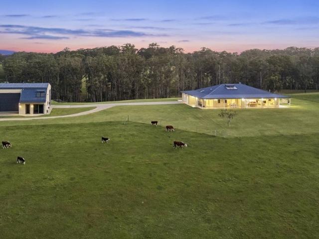 Dual Title Acreage with Architect Designed Home | 73.76ha in Valla.