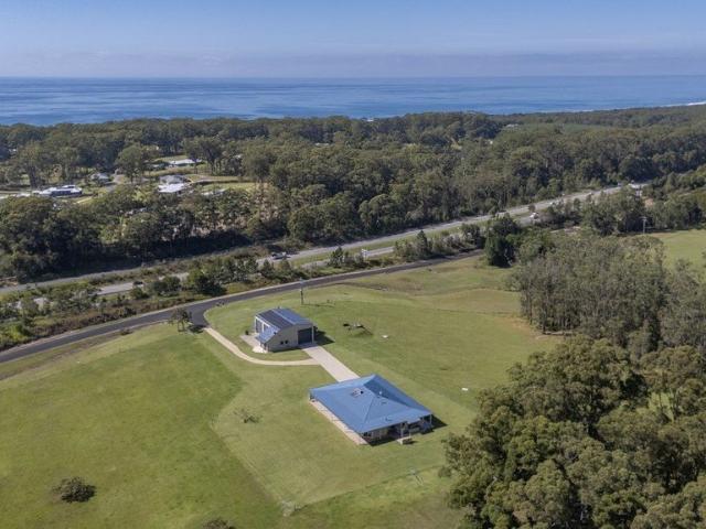 Dual Title Acreage with Architect Designed Home | 73.76ha in Valla.