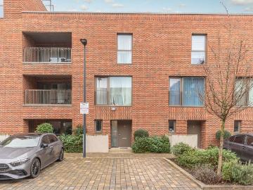 Duarte Close, Harrow, Harrow HA1, 4 bed terraced house to rent, £3,000 pcm | PrimeLocation