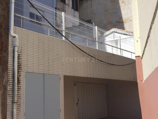Duas Moradias à estação de campanhã 468m² Bonfim