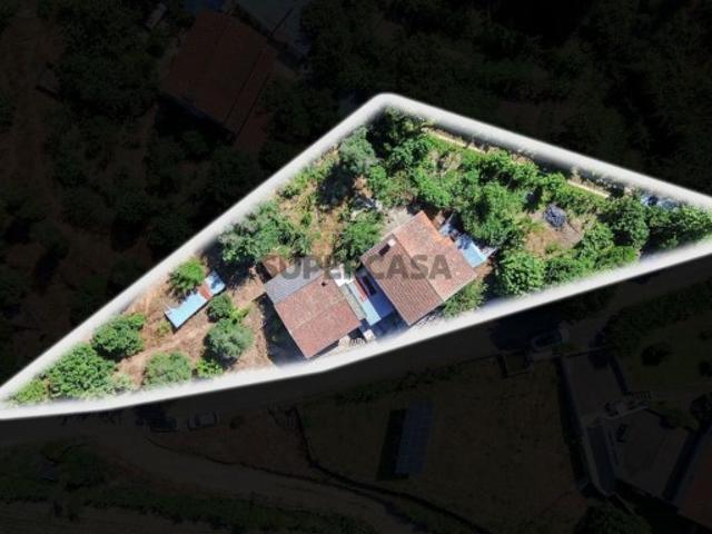 Moradias com Pátio, Terreno e Poço em Vale de Bouro Celorico de Basto