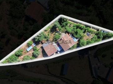 Moradias com Pátio, Terreno e Poço em Vale de Bouro Celorico de Basto