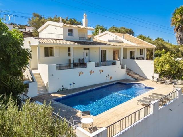 Duas moradias de 3 quartos com piscina e um terreno de 7 080. 340m² São Bartolomeu De Messines