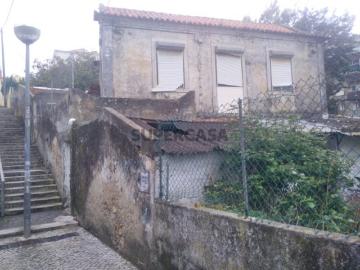 Duas Moradias em Ruína Para Reabilitação Total em Lotes Contíguos em Agualva Cacém
