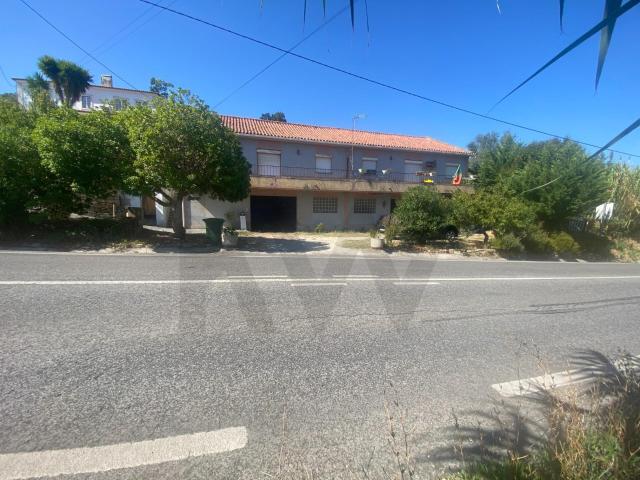 Moradia Bifamiliar com Rendimento Imediato em A dos Bispos, Vila Franca de Xira