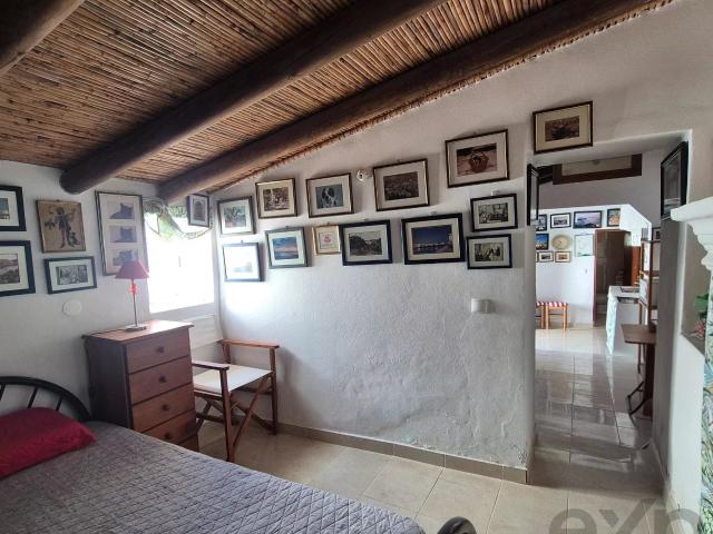Duas moradias tradicionais com terreno em Vicentes, Alcoutim