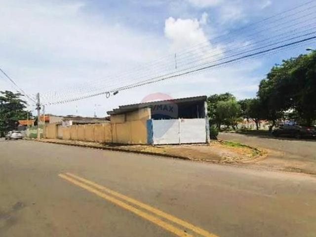 Duas Casa e um galpão a venda em em Aguaí!