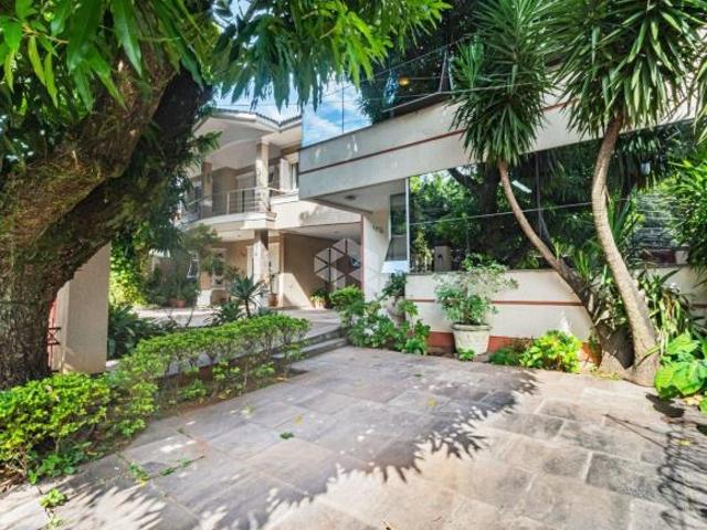 Duas Casas Moradia e Espaço Comercial integrados em Patio com 1000m² em 2 terrenos