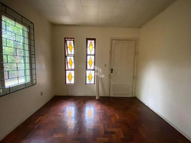 Duas casas no mesmo pátio ou terreno para fazer investimento!