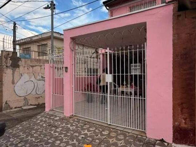 Duas casas no mesmo terreno com entradas independentes