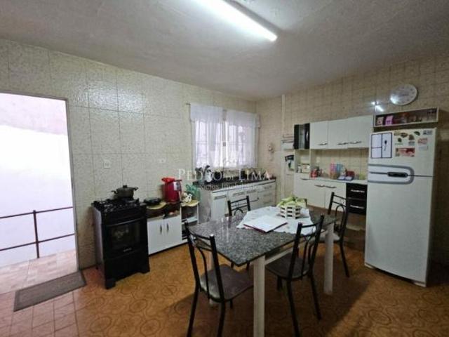 Duas casas no mesmo terreno, com total de 4 quartos, 2 banheiros e 1 vaga na Penha