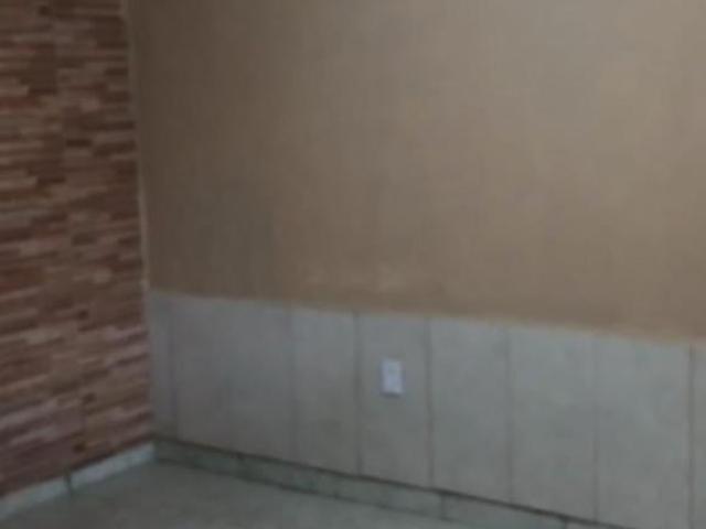 Duas casas no mesmo terreno em ótima localizção