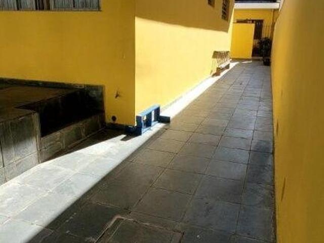 Duas casas no terreno