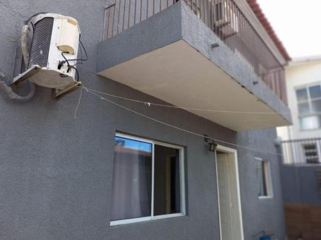 Duas casas no terreno com 2 vagas de garagem