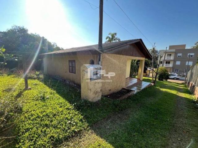 DUAS CASAS EM UM TERRENO AMPLO NO MATIEL
