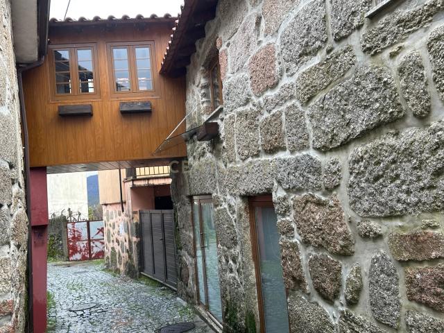 Duas Casas pelo Preço de Uma no Gerês – Prontas a Habitar e Rentabilizar