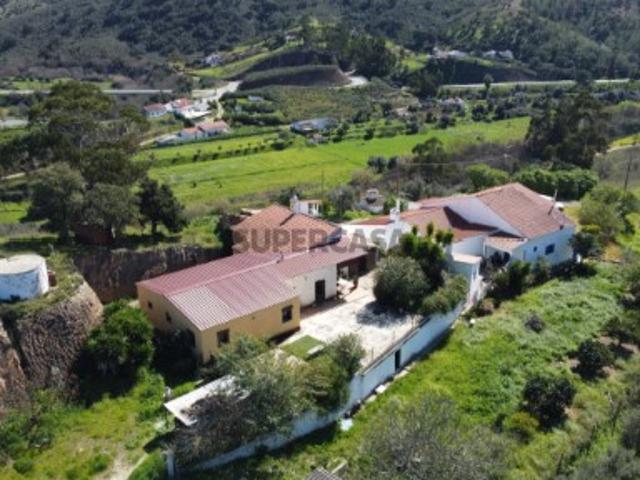 Duas Casas Térreas com 5 Hectares de terreno e Vista Desafogada em São Marcos da Serra