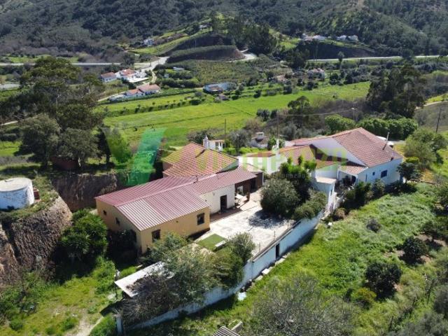 Duas Casas Térreas com 5 Hectares de terreno e Vista Desafogada em São Marcos da Serra