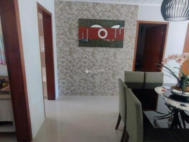 duas casas tres dormitorios e um dormitorio 2 garagens