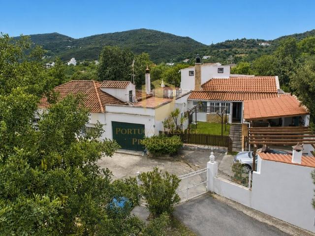 Duas Casas. Um Refúgio. Um Investimento Único no Coração do Algarve