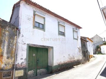 Duas Casas Usadas em Foz de Arouce, Lousã 567m² por 150.000€
