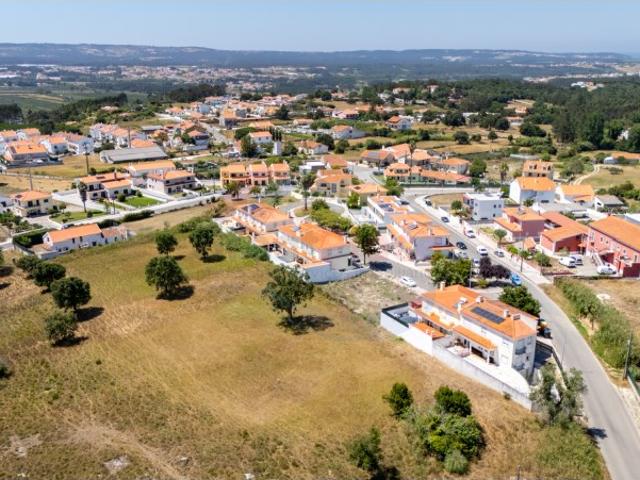 Duas excelentes oportunidades na mesma urbanização!