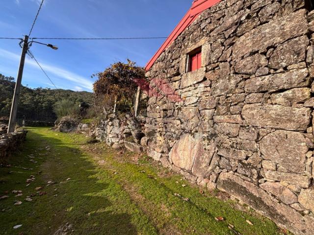 Duas Ruinas Urbanas Freguesia de Soajo
